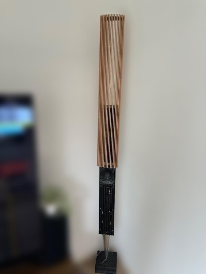 Bang & Olufsen BeoLab 8000スピーカー用の木製カバ