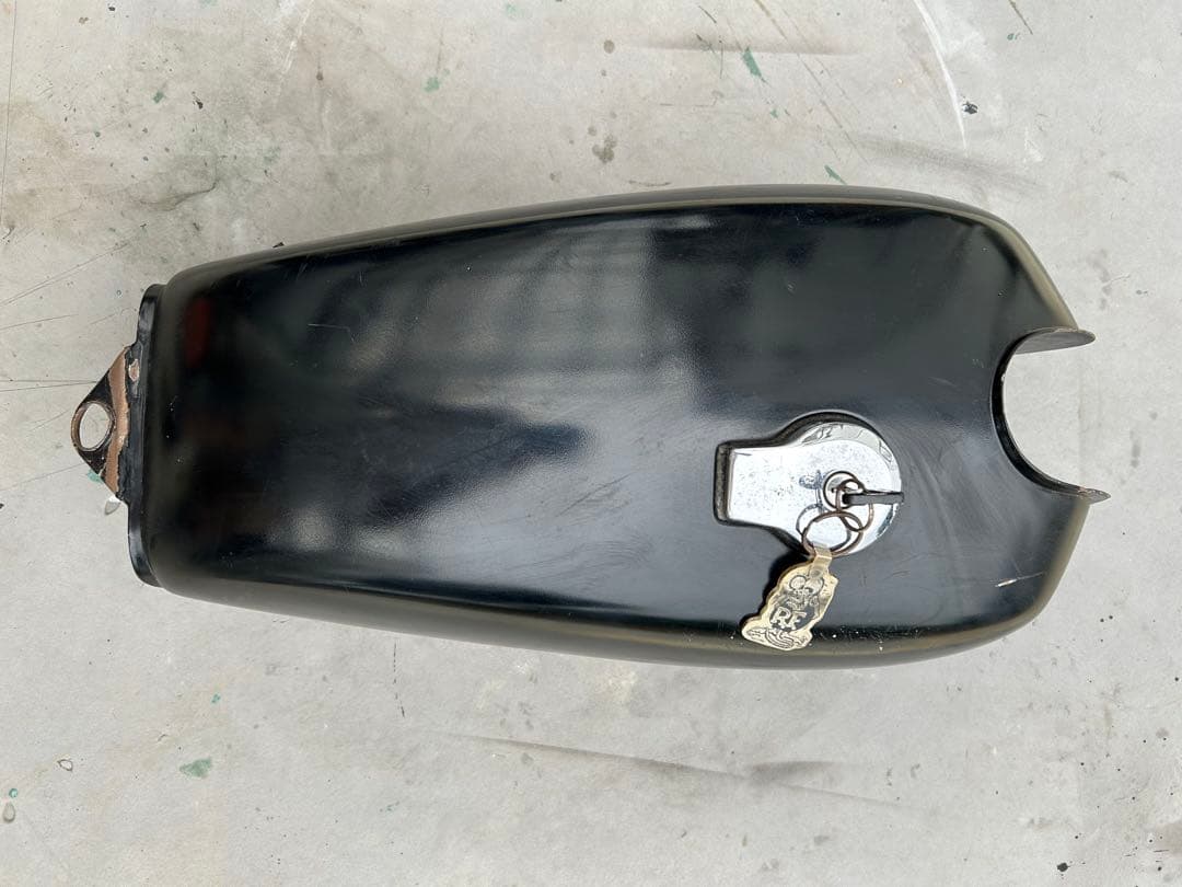 ブラックバイクタンク 鍵付き