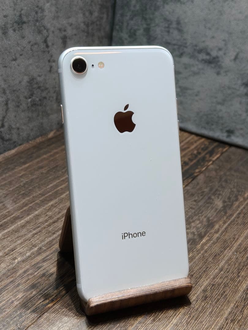 iPhone8 64GB SIMロック解除済み スマホ