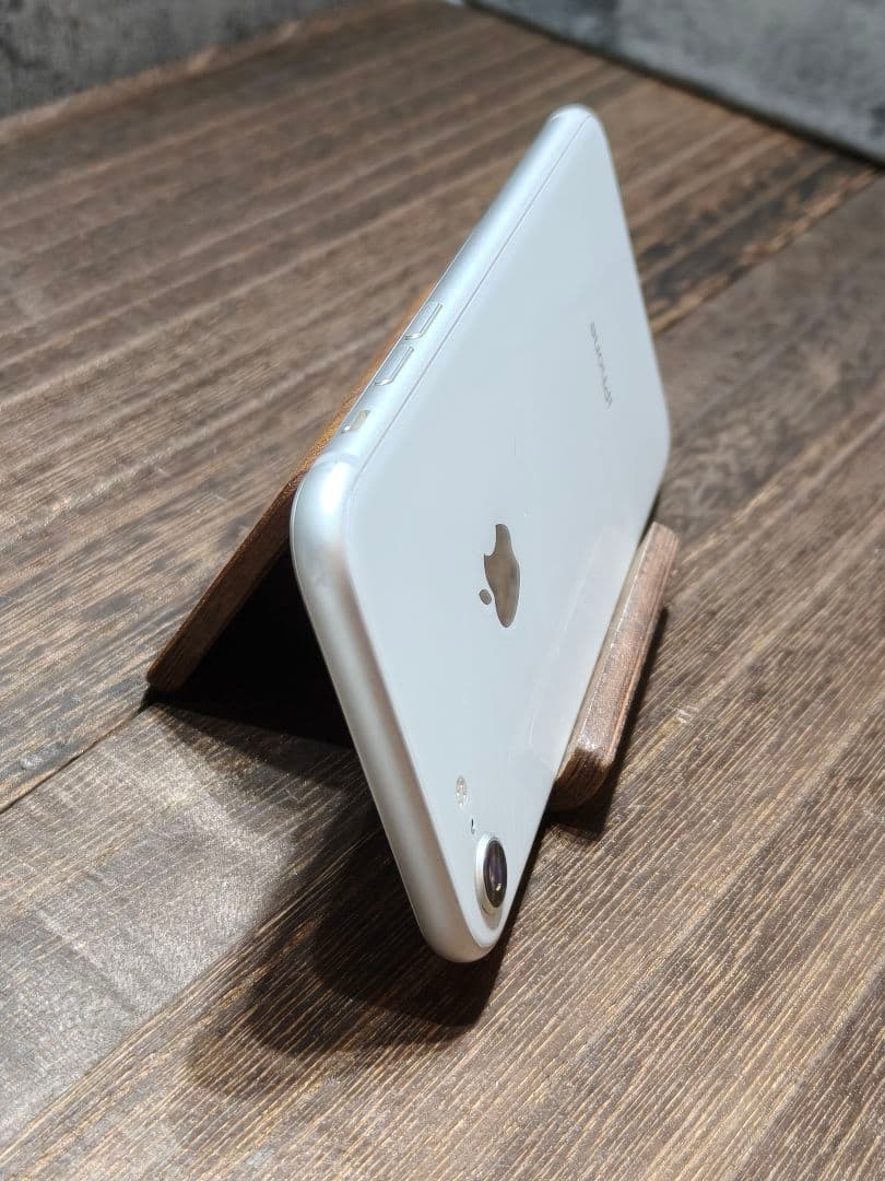 iPhone8 64GB SIMロック解除済み スマホ