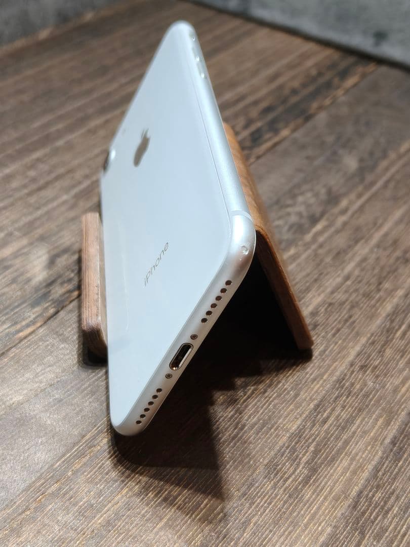 iPhone8 64GB SIMロック解除済み スマホ