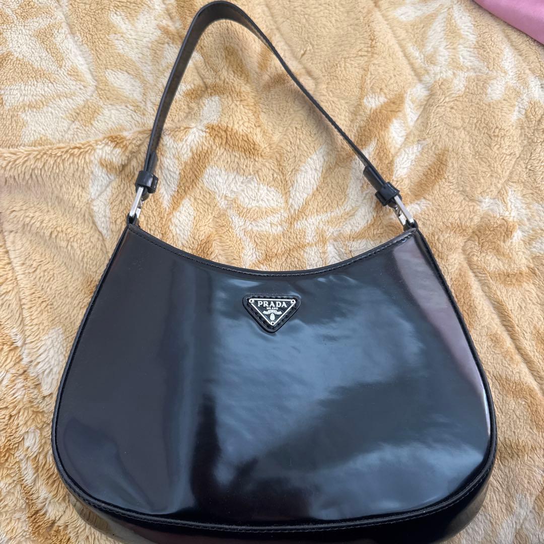 PRADA ブラック レザー ホーボーバッグ