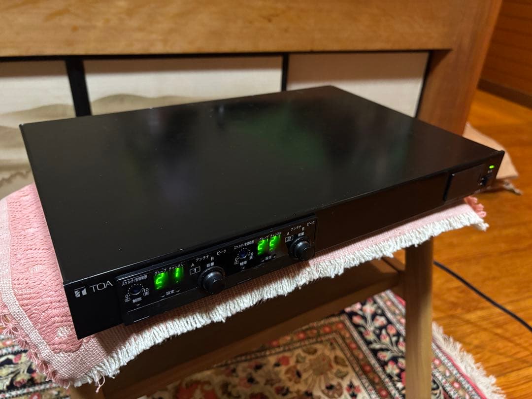 ①TOA ダイバシティワイヤレスチューナーWT-1822 二波