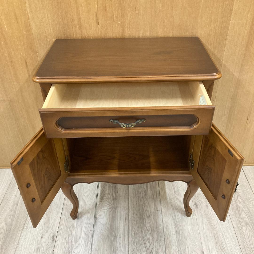 【カリモク】キャビネット 　猫脚 　サイドボード