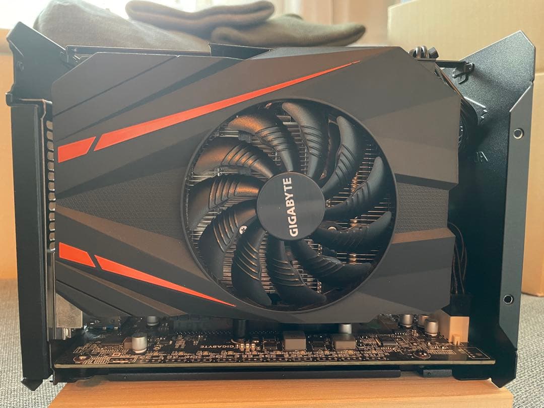 グラフィックボード・グラボ・ビデオカード AORUS GTX 1070 Gaming Box eGPU