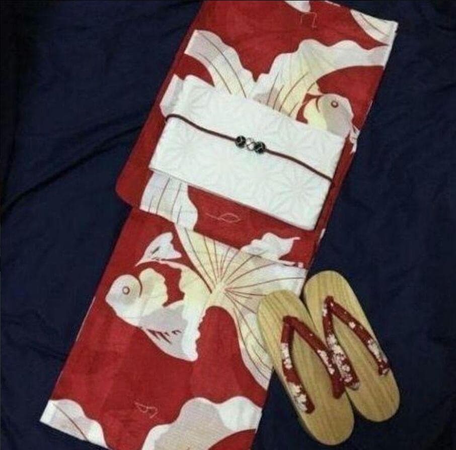 お任せ白系半幅帯つき◆★◆高級変わり織り浴衣★優美な金魚柄★赤紅色