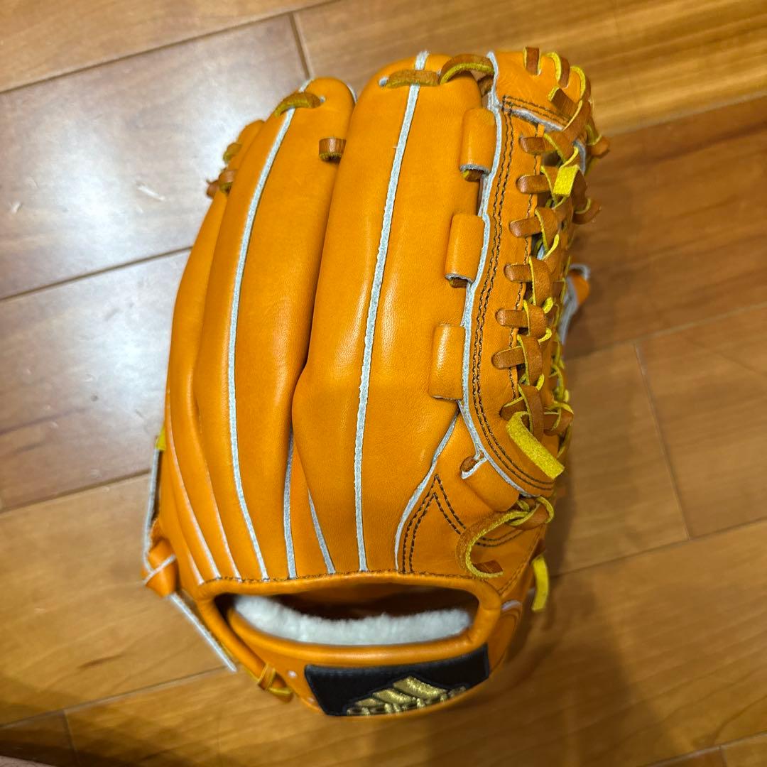 adidas 硬式用　内野手用グローブ