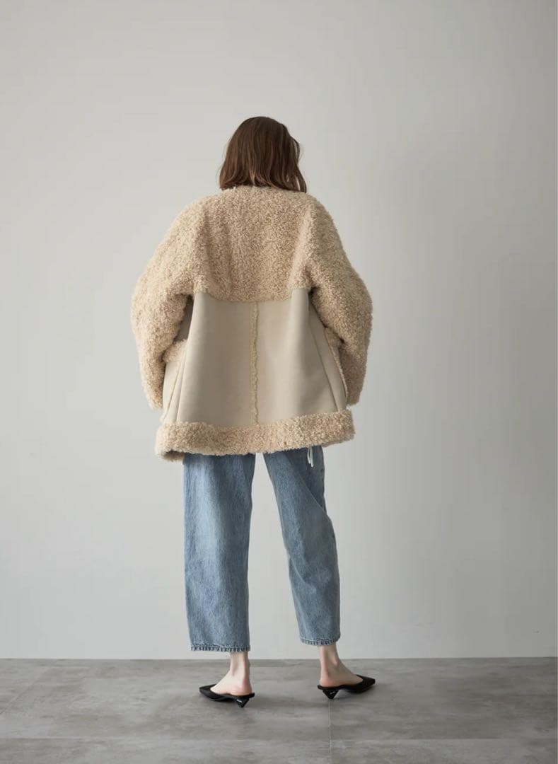 新品未使用タグ付き　ELLIE フェイクムートンアウター【BEIGE】