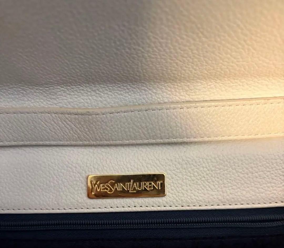 Yves Saint Laurent ホワイトクラッチバッグ　ショルダー