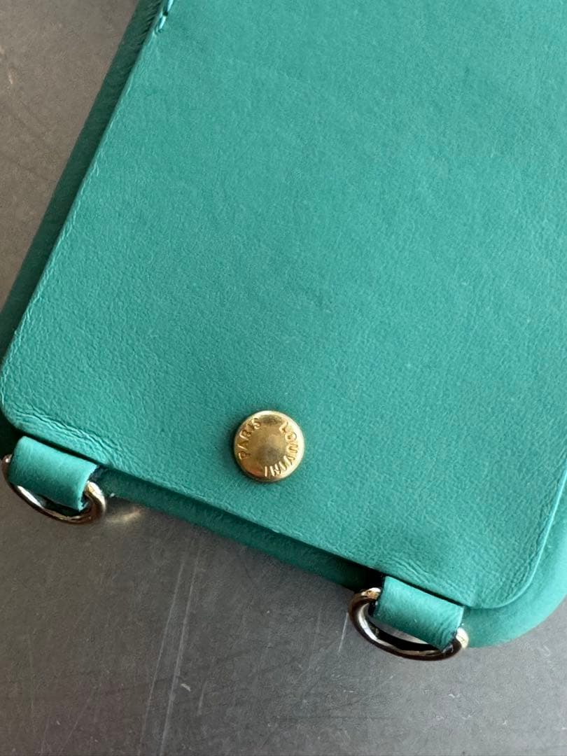 LOUVINI iPhone 15 Pro Max ケース グリーン