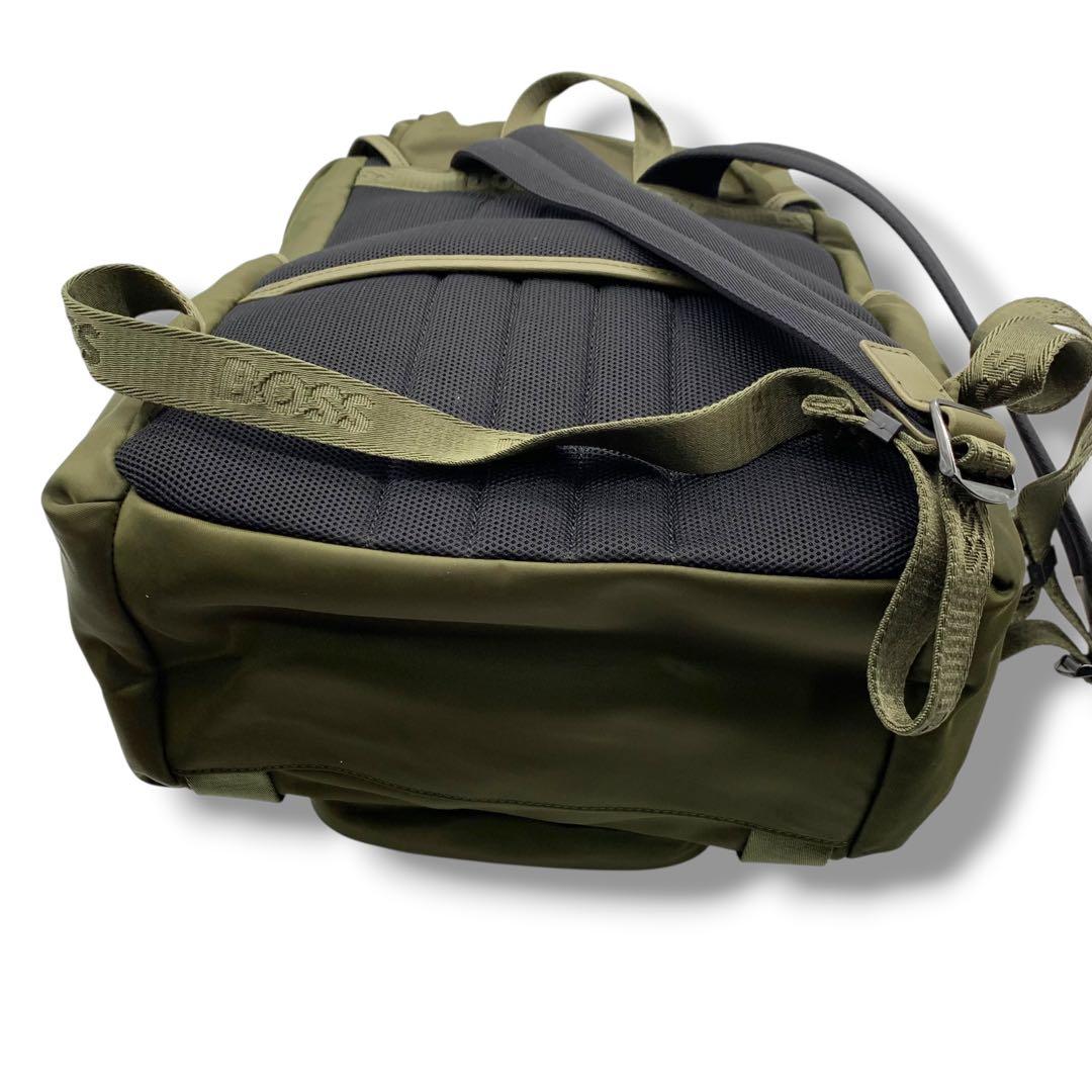 極美品　BOSSマルチポケット バックパック Double Bモノグラムトリム