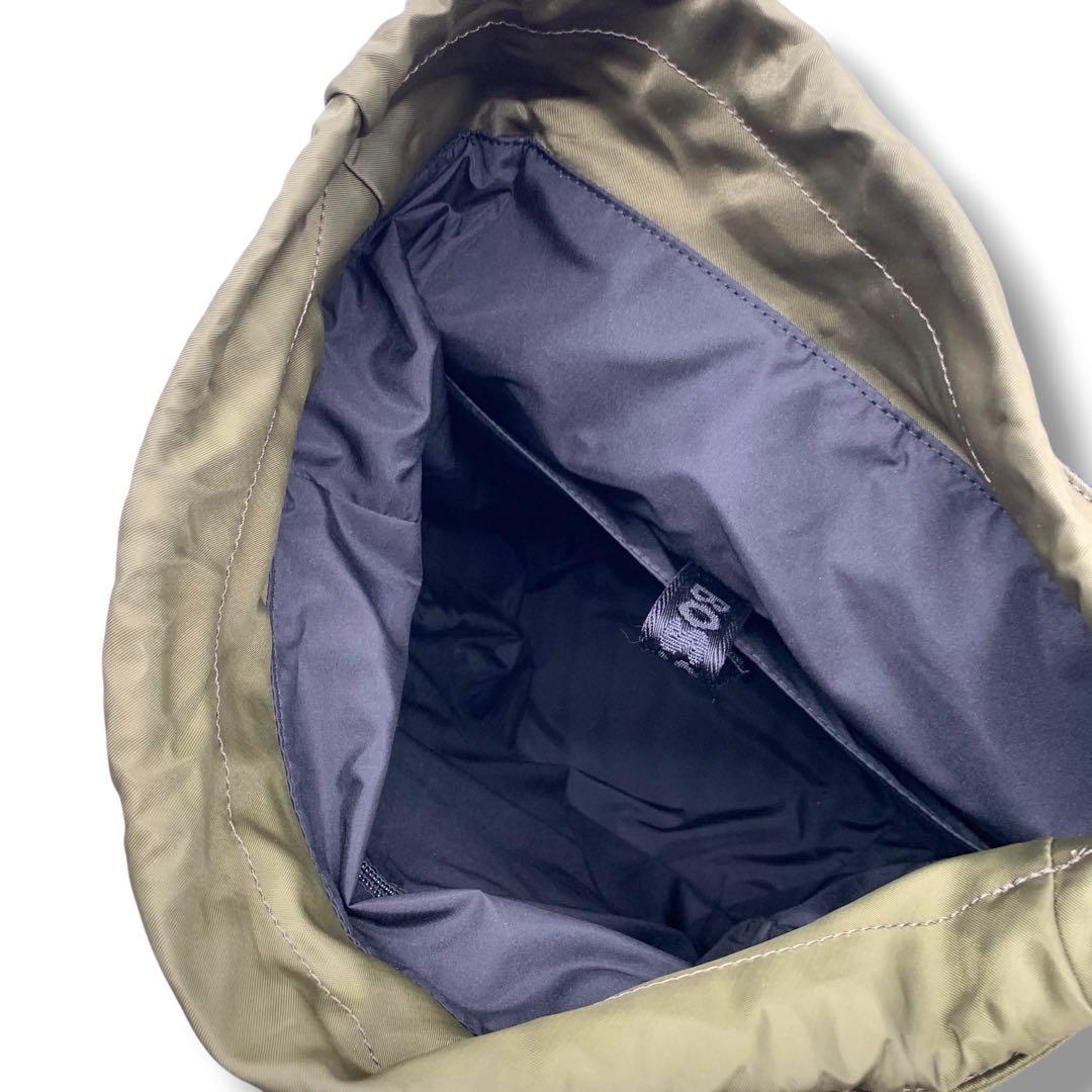 極美品　BOSSマルチポケット バックパック Double Bモノグラムトリム