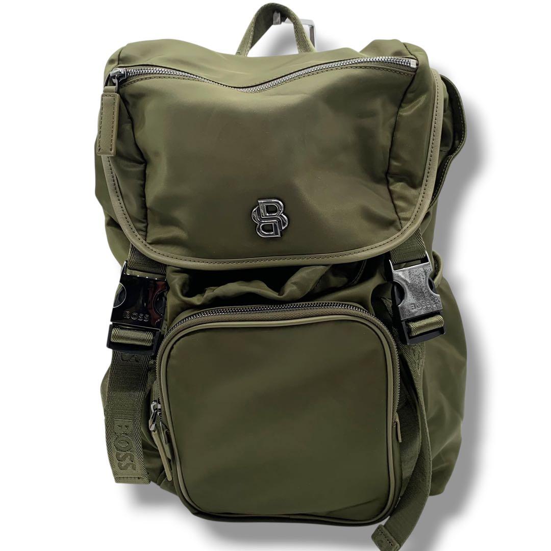 極美品　BOSSマルチポケット バックパック Double Bモノグラムトリム