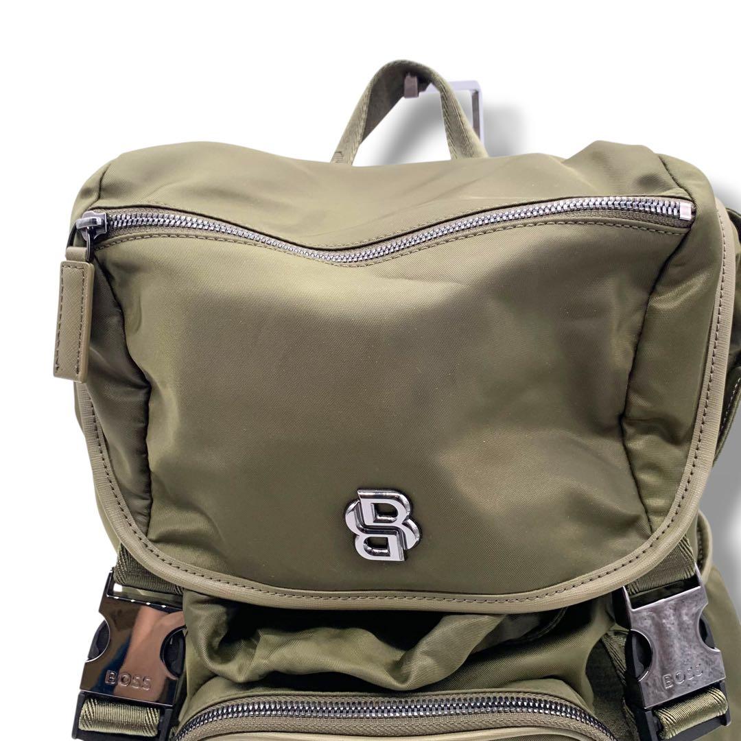 極美品　BOSSマルチポケット バックパック Double Bモノグラムトリム