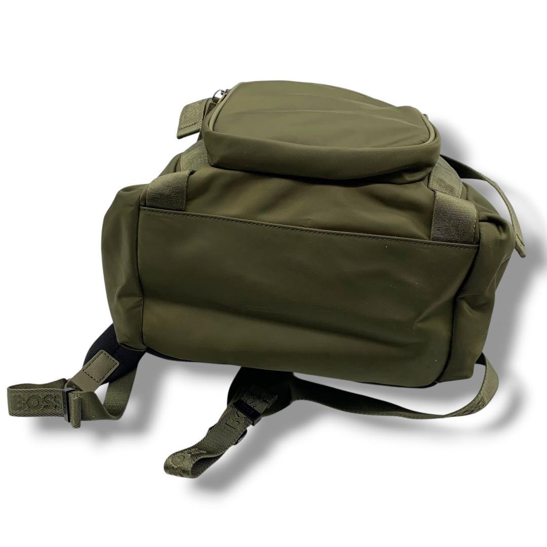 極美品　BOSSマルチポケット バックパック Double Bモノグラムトリム