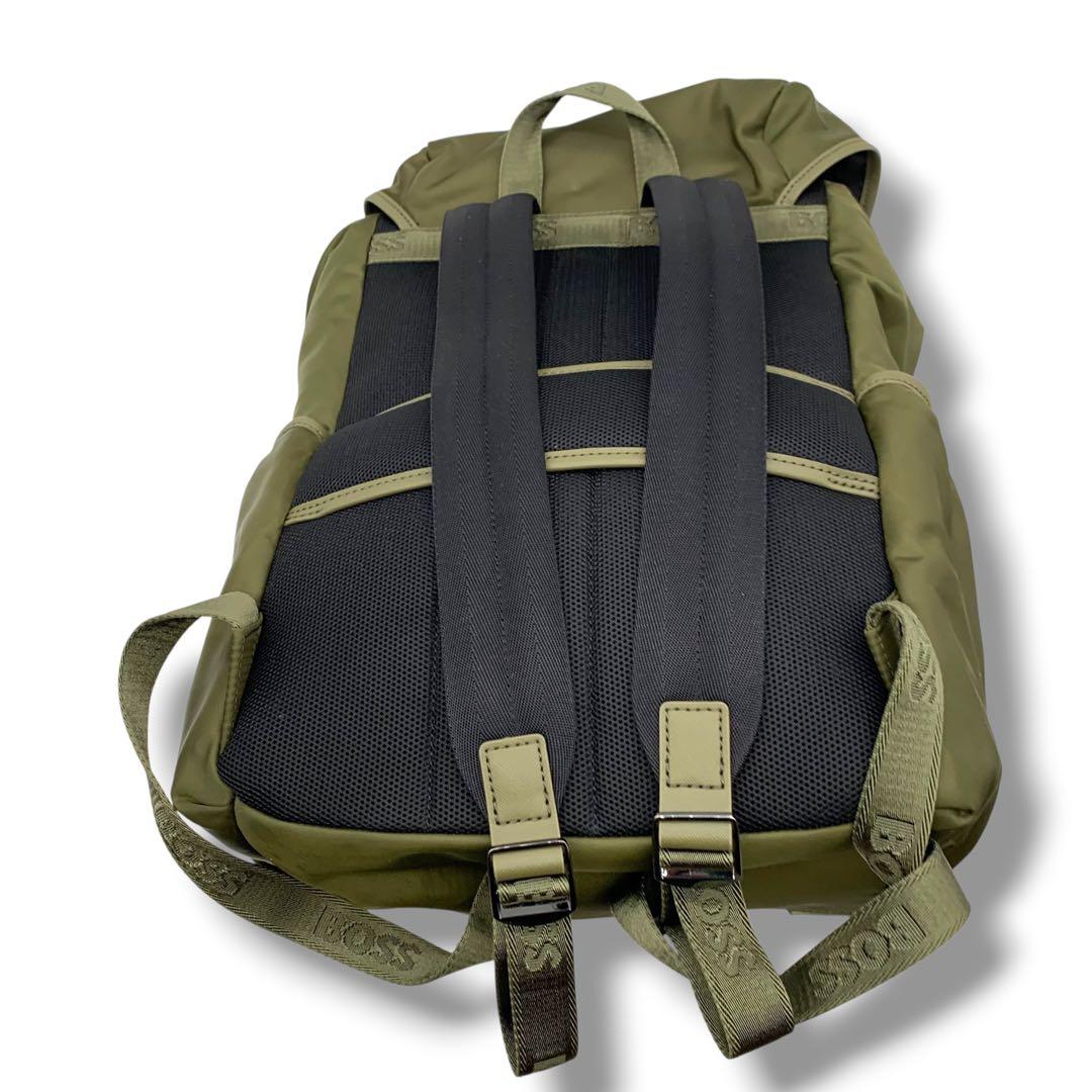 極美品　BOSSマルチポケット バックパック Double Bモノグラムトリム