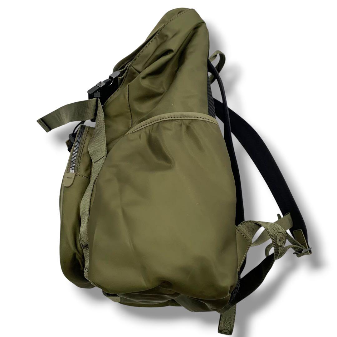 極美品　BOSSマルチポケット バックパック Double Bモノグラムトリム