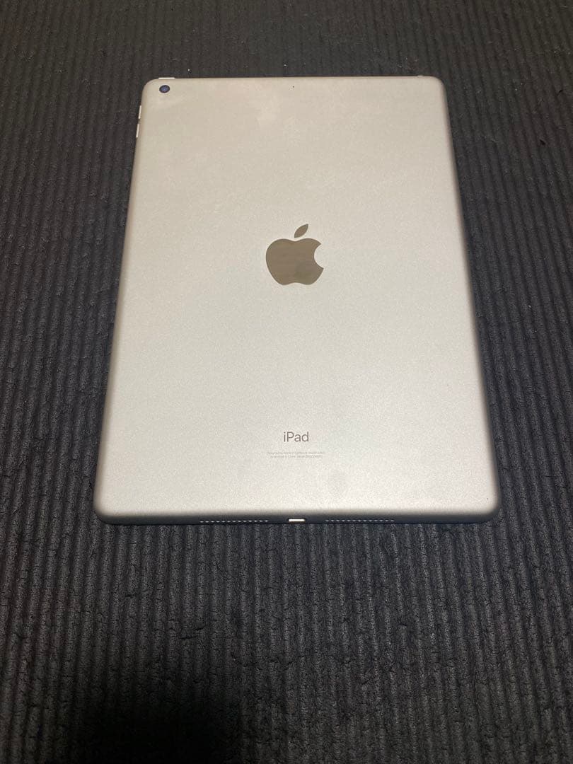 iPad 第9世代　Wi-Fiタイプ　64GB 12時間以内発送 最大容量95%