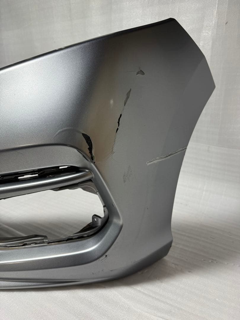 【要補修】ホンダ フィット GK3 純正 フロントバンパー NH830M 中古