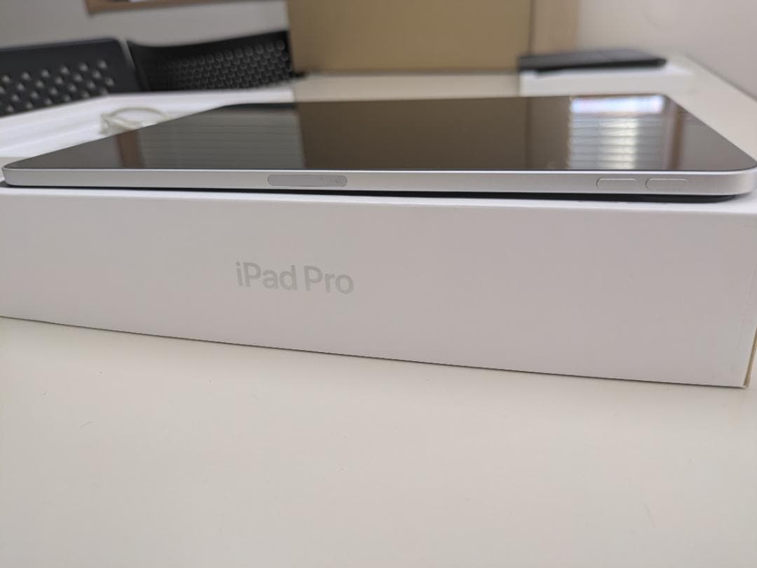 iPad Pro11インチ128GB（第2世代）+Magic Keyboard