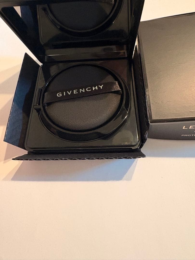 ジバンシイ　ソワンノワール　UVコンパクト　12g