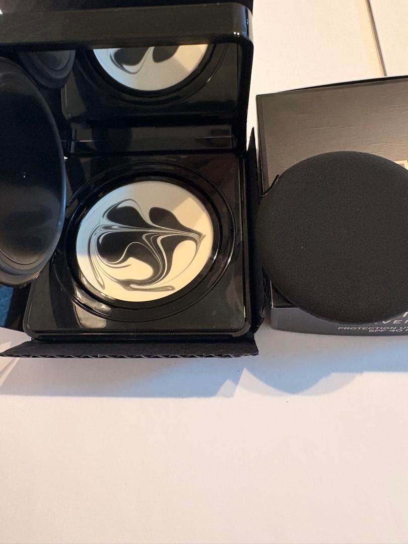 ジバンシイ　ソワンノワール　UVコンパクト　12g