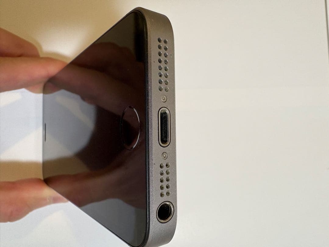 iPhone SE 第１世代 64GB スペースグレー　本体のみバッテリー91%