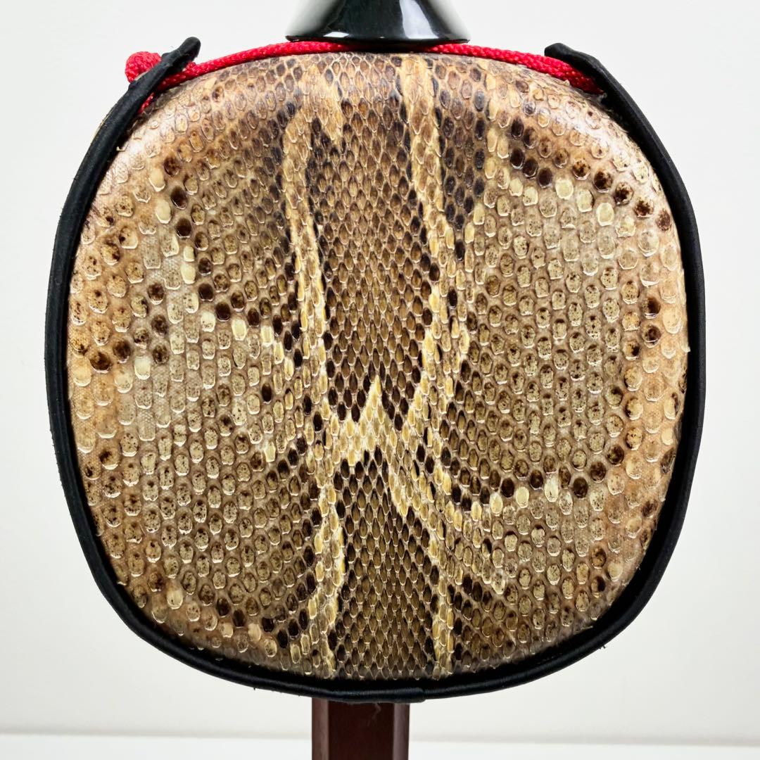 沖縄 三線 本蛇皮 黒漆 カラクイ1本欠品