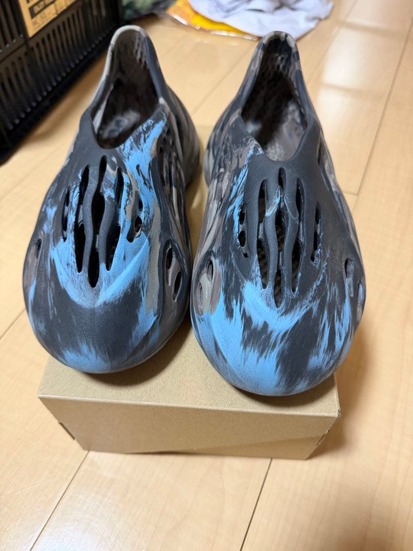 靴 adidas YEEZY Foam Runner \"MX Cinder\"