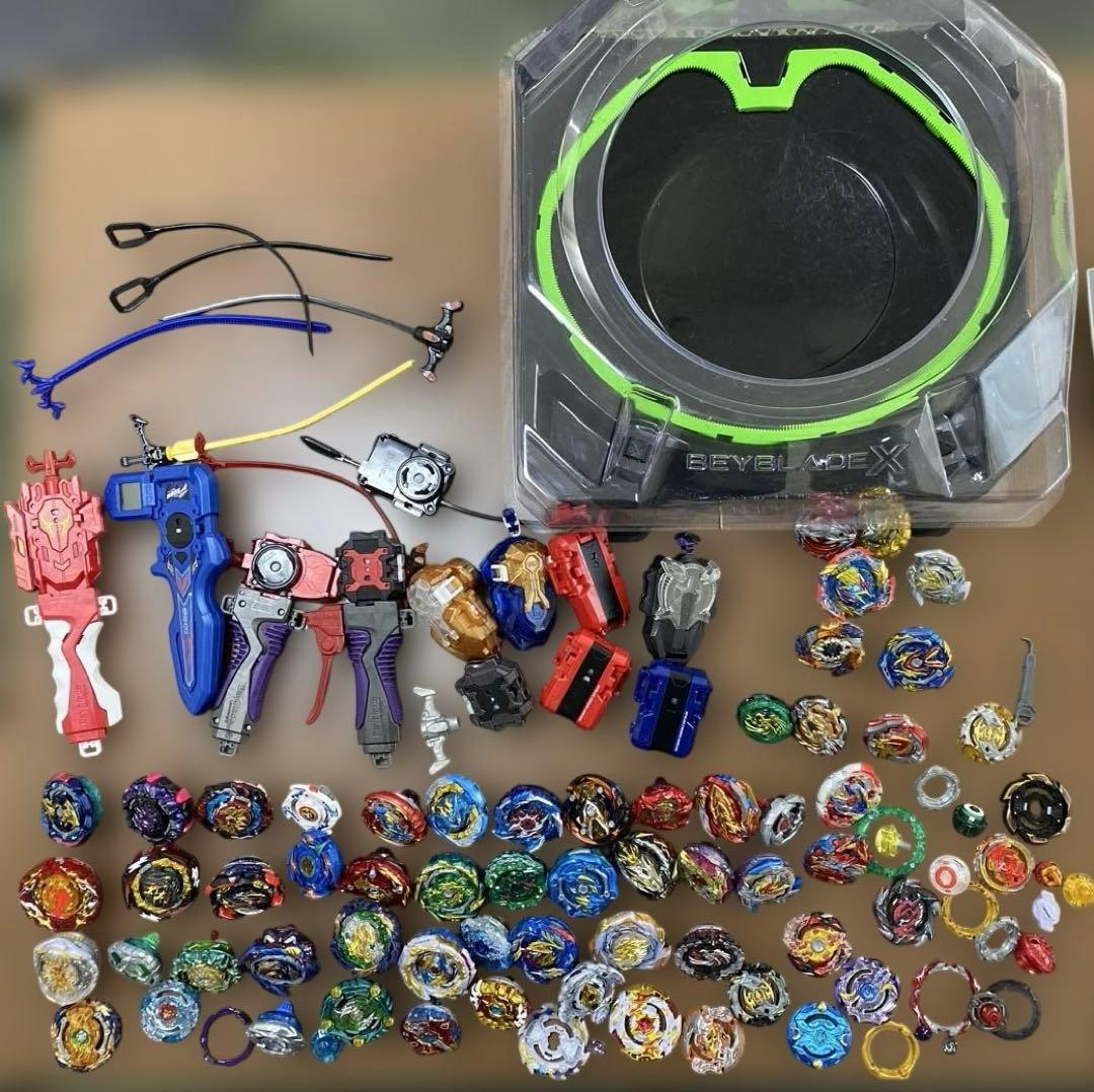 ベイブレード　スタジアムセット　まとめ売り（多色、付属品付き）