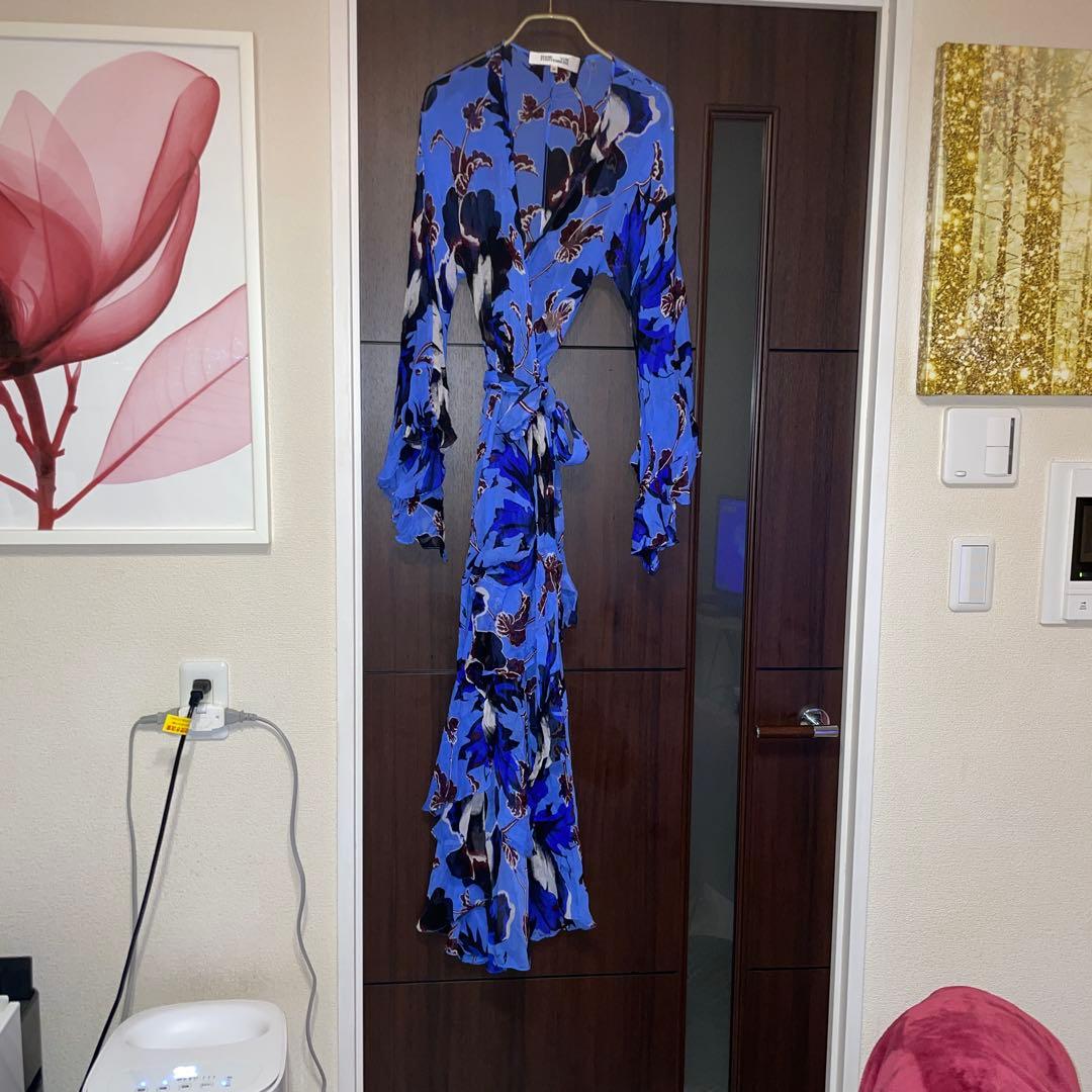 期間限定お値引き(^^)DVF 青系花柄 長袖ラップロングドレス
