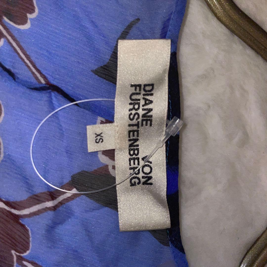 期間限定お値引き(^^)DVF 青系花柄 長袖ラップロングドレス