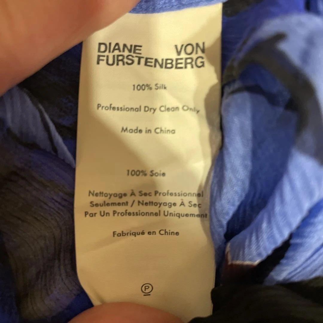 期間限定お値引き(^^)DVF 青系花柄 長袖ラップロングドレス