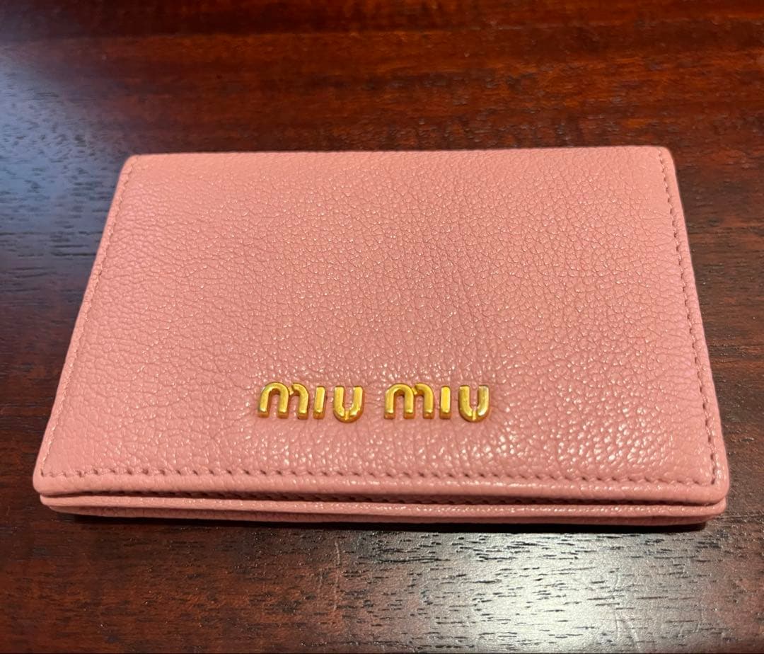 miumiu 名刺入れ （フランスにて購入）