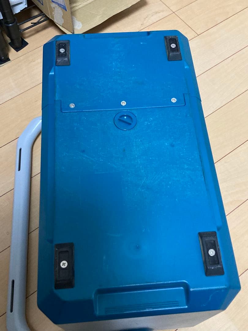 Makita 充電式保冷温庫　7L CW003G