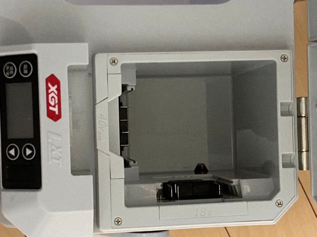 Makita 充電式保冷温庫　7L CW003G