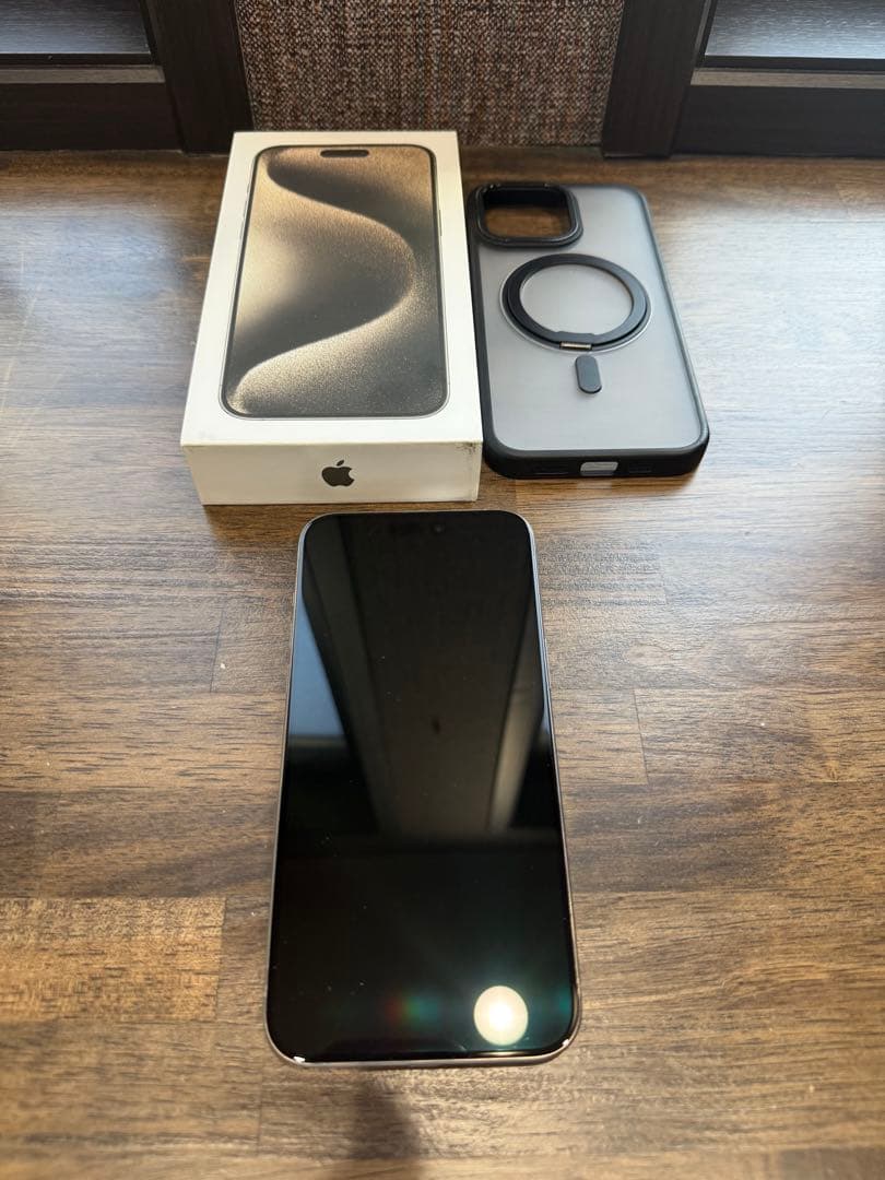 美品　iPhone 15 Pro max 256GB MU6R3J/A