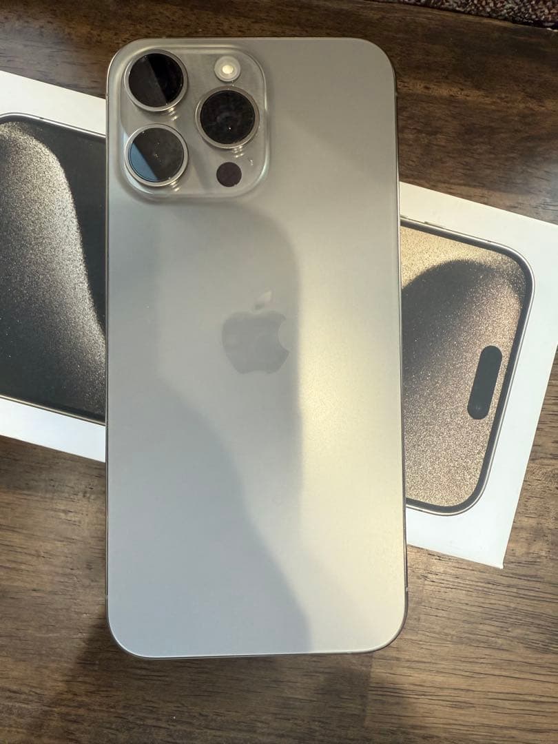 美品　iPhone 15 Pro max 256GB MU6R3J/A