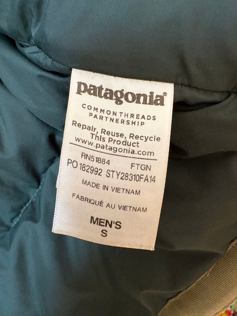Patagonia ダウンジャケット オリーブ色