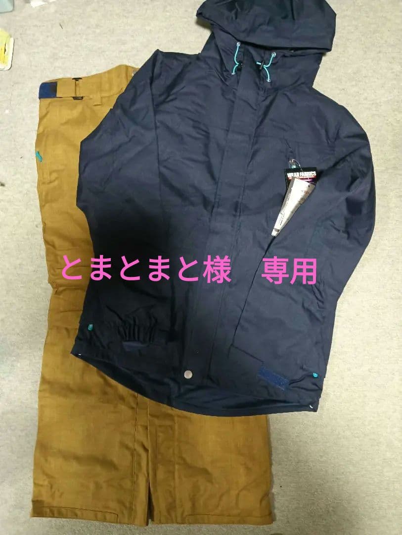 新品タグ付　スキーウェア上下セットＭサイズ