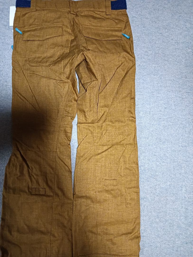 新品タグ付　スキーウェア上下セットＭサイズ