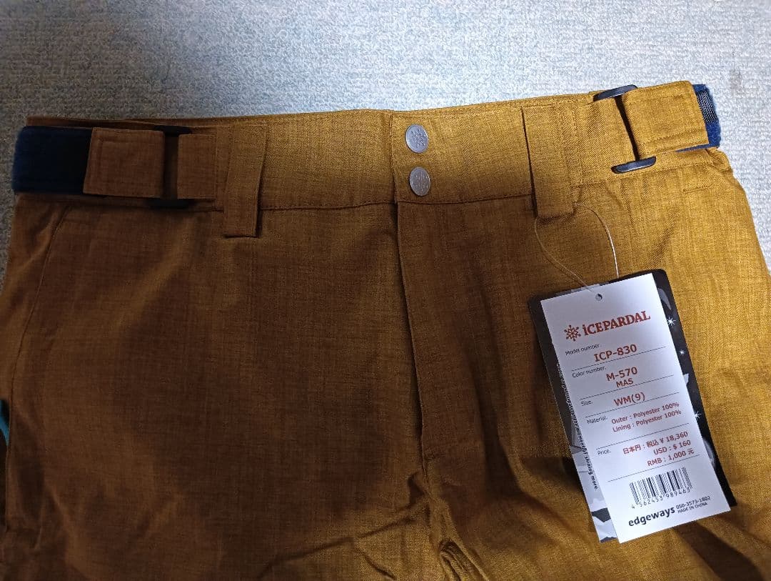 新品タグ付　スキーウェア上下セットＭサイズ