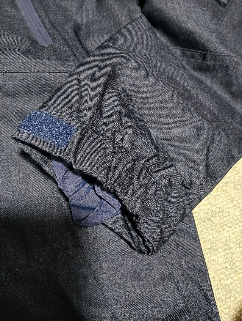 新品タグ付　スキーウェア上下セットＭサイズ