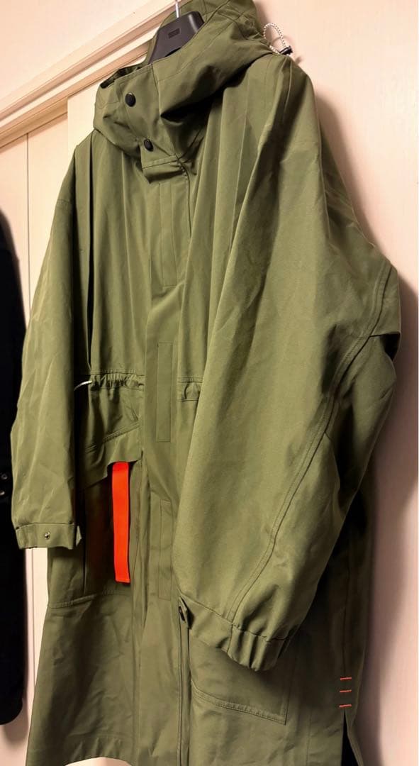 UN3D. ミニマルマウンテンコート オリーブ