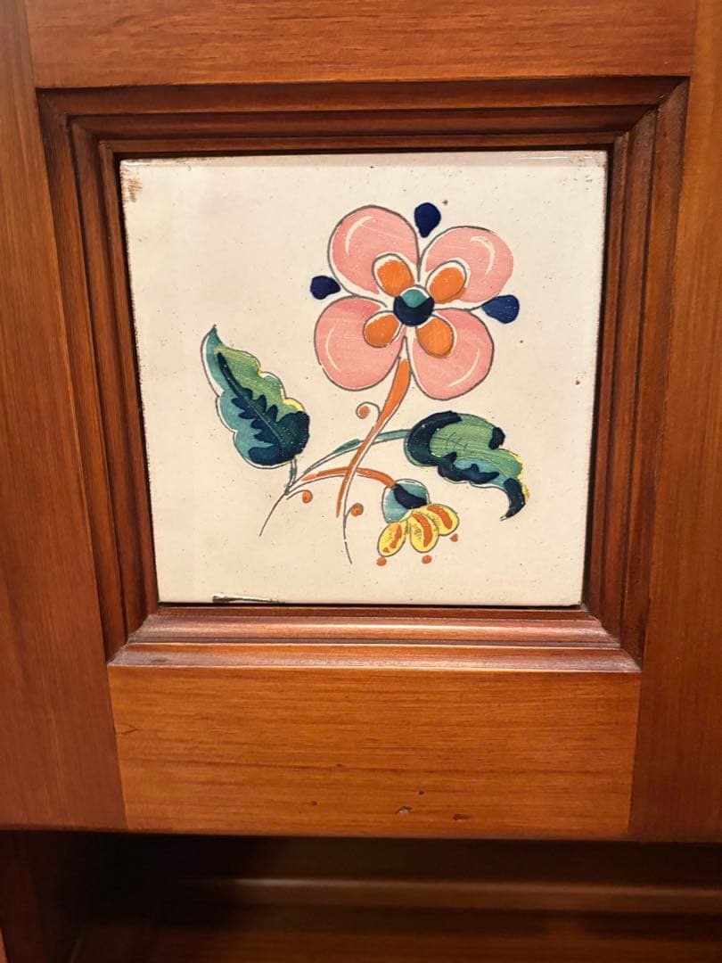 アクタス取扱　スペイン　タイル　棚　ディスプレイ棚　食器棚