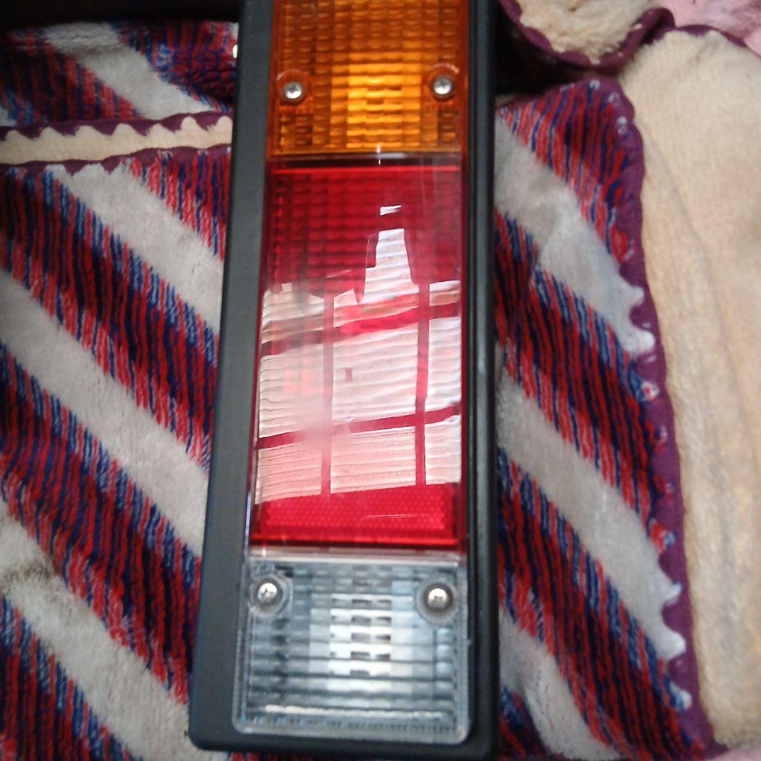 三菱　キャンター　テールランプ　レンズ　ゴールドキャンター　キレイ　ソロキャンプ