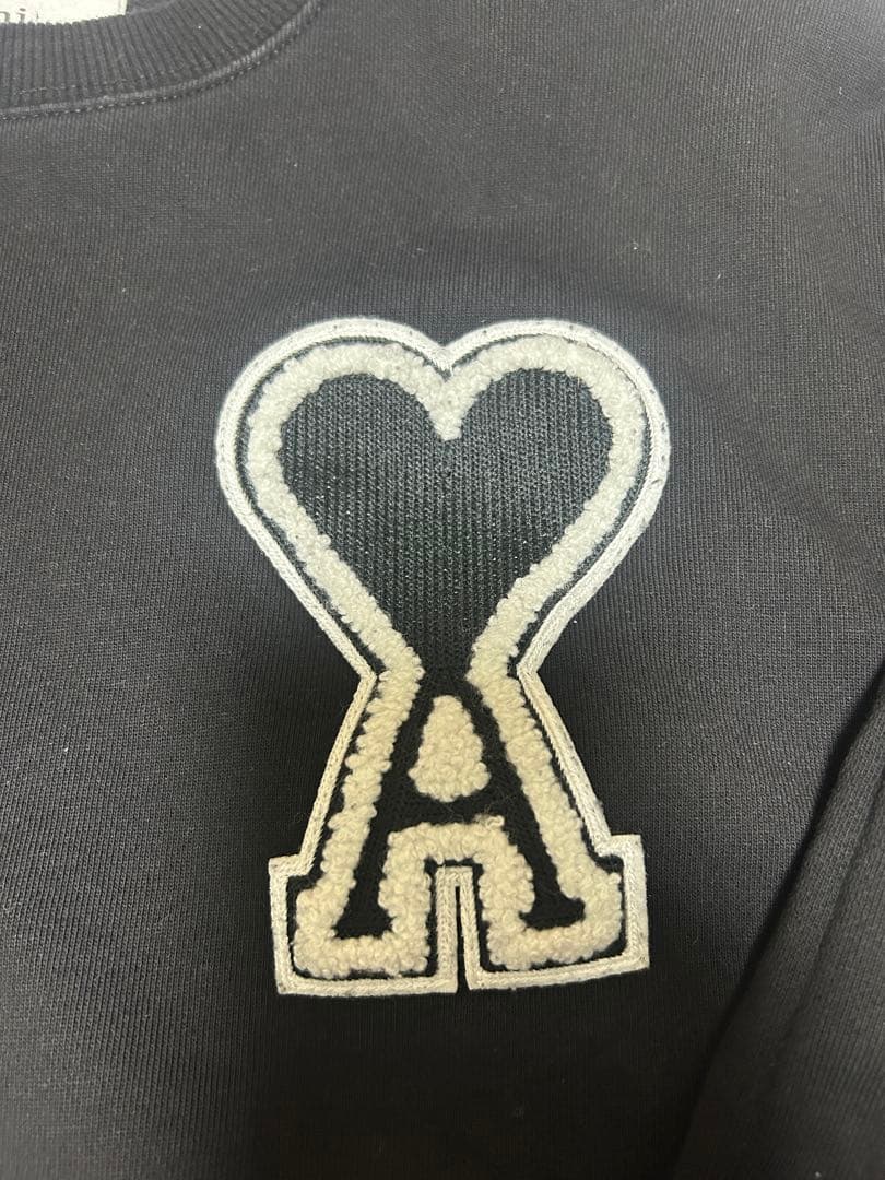 AMI ブラック スウェット トレーナー