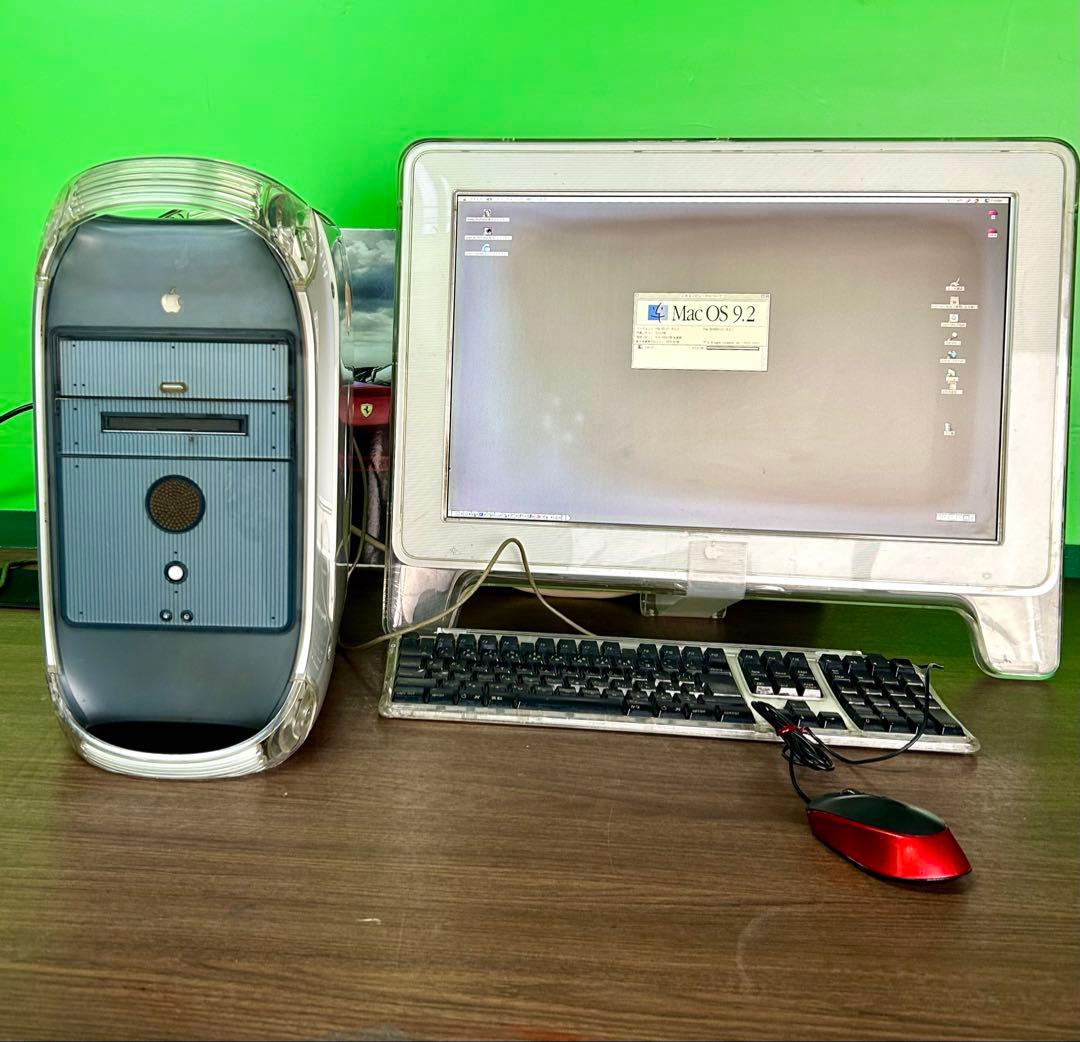Apple power Mac G4 デュアルCPU500 MHzと黒キーボード