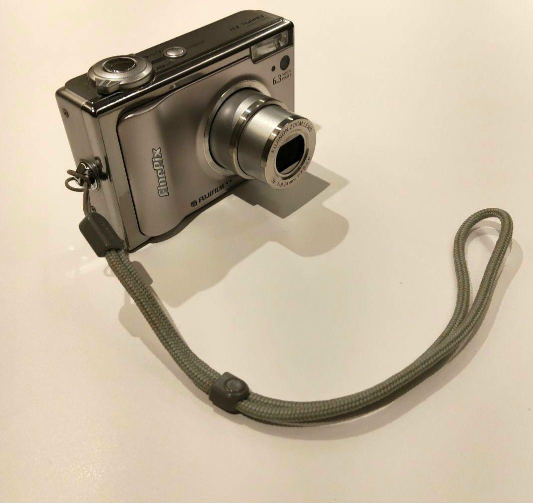 Fujifilm FinePix F11 6.3メガピクセル デジタルカメラ