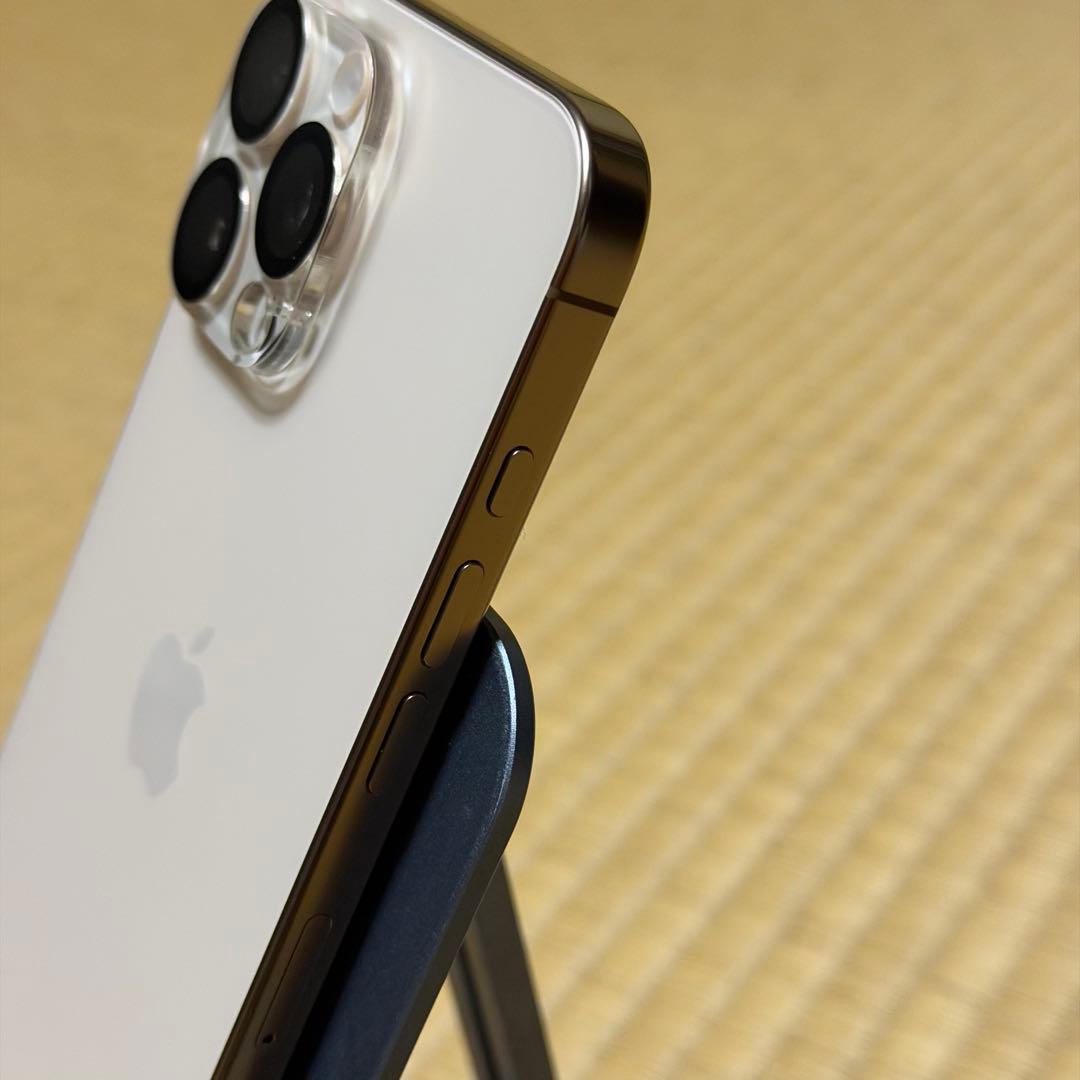 iPhone 16 pro max バッテリー最大容量100%(実質101%)